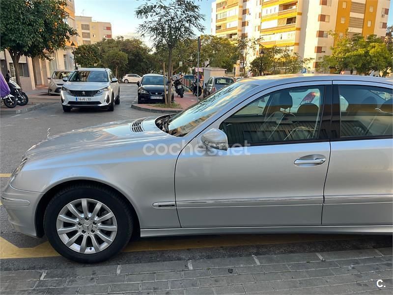 Usado Mercedes E320 Elegance 224 CV (164 kW) 2007 Gris / plata Berlina