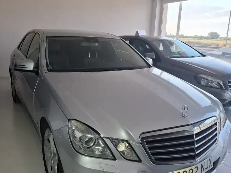 Usado Mercedes E220 Avantgarde 170 CV (125 kW) 2009 Gris / plata Berlina