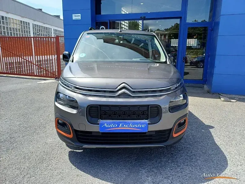 Usado Citroën e-Berlingo Shine 102 CV (75 kW) 2021 Gris / plata Monovolumen
