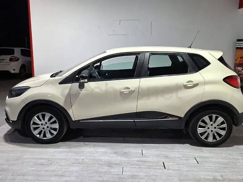 Usado Renault Captur Intens 120 CV (88 kW) 2015 Blanco SUV