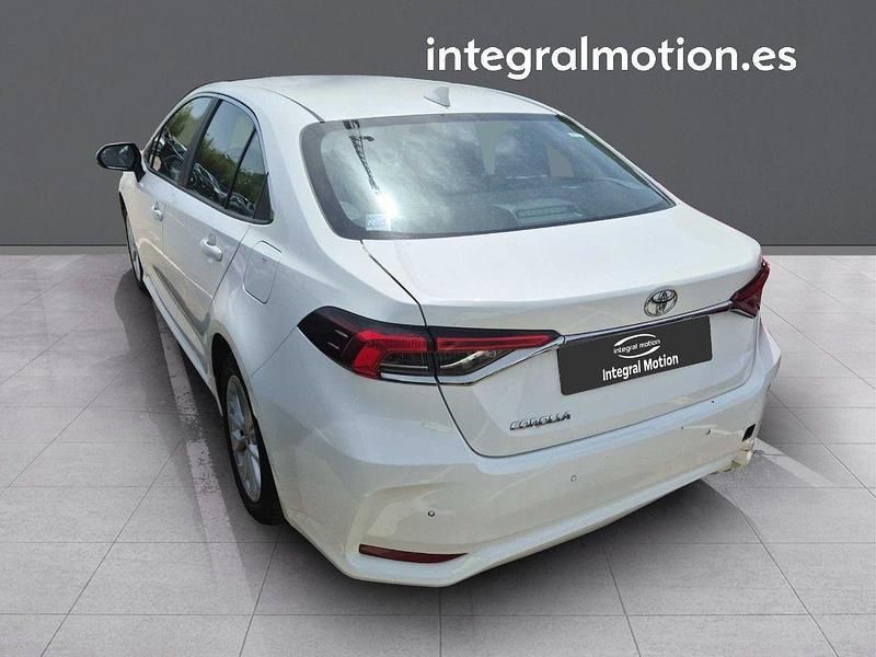 Usado Toyota Corolla Active 125 CV (91 kW) 2022 Blanco Berlina