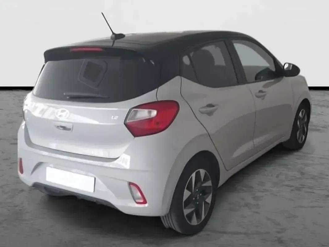 Usado Hyundai i10 Blackline 84 CV (61 kW) 2023 Gris Utilitario