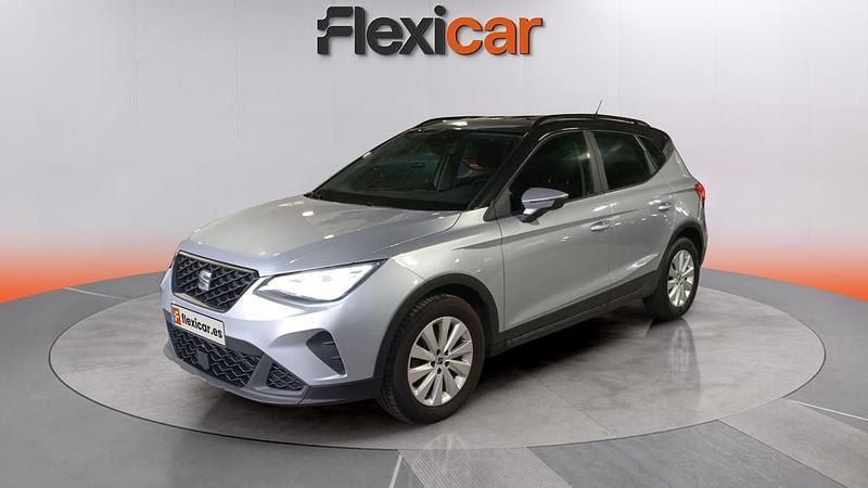 Usado Seat Arona Style 110 CV (80 kW) 2022 Gris SUV