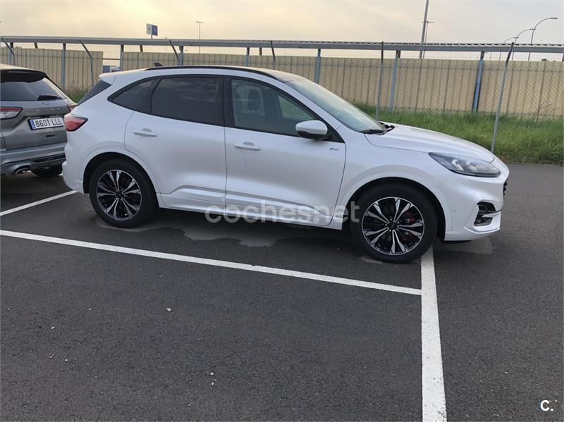 Usado Ford Kuga ST-Line 225 CV (165 kW) 2021 Blanco SUV