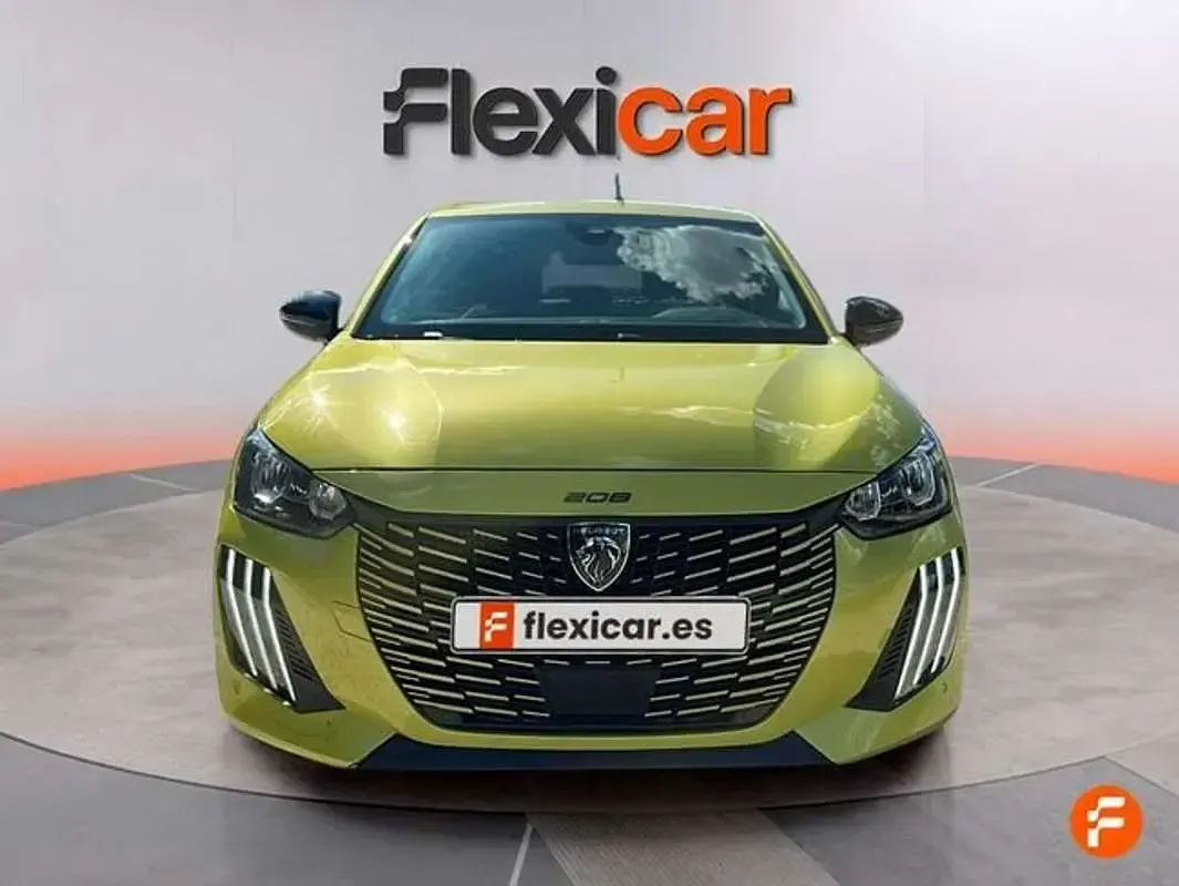 Usado Peugeot 208 Allure 101 CV (74 kW) 2025 Amarillo Utilitario