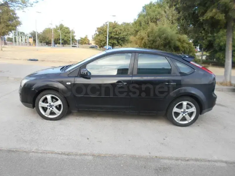 Usado Ford Focus Ambiente 90 CV (66 kW) 2006 Negro Berlina