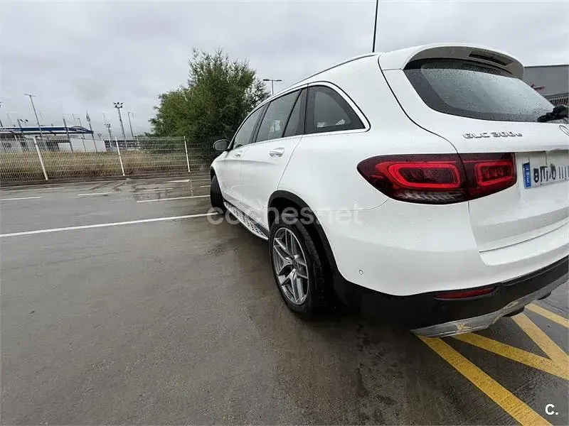 Usado Mercedes GLC300e 320 CV (235 kW) 2021 Blanco SUV
