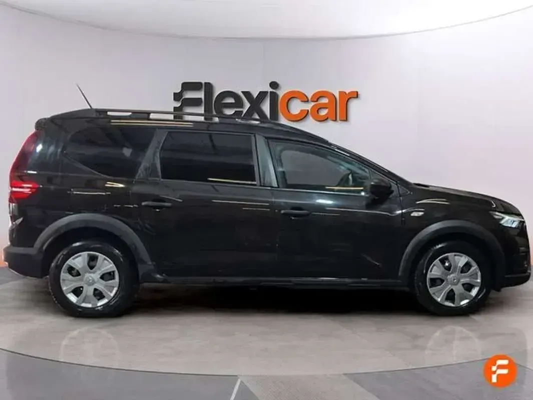 Usado Dacia Jogger Comfort 101 CV (74 kW) 2022 Negro Monovolumen