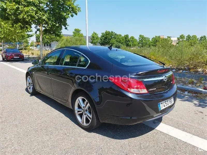 Usado Opel Insignia Edition 160 CV (117 kW) 2011 Negro Berlina