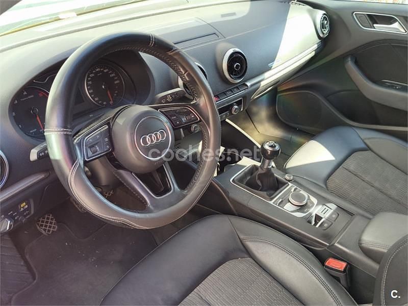 Usado Audi A3 Design 116 CV (85 kW) 2018 Gris / plata Berlina