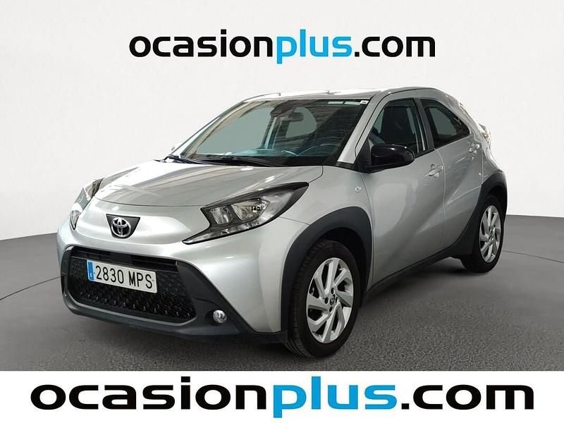 Usado Toyota Aygo X Play 72 CV (52 kW) 2024 Gris SUV