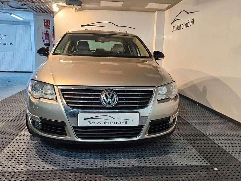 Usado VW Passat Highline 250 CV (183 kW) 2007 Beige Familiar