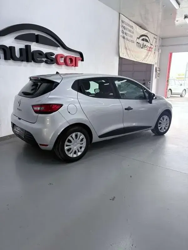 Usado Renault Clio Business 75 CV (55 kW) 2019 Plateado Utilitario