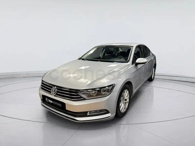 Usado VW Passat Edition 150 CV (110 kW) 2018 Gris / plata Berlina