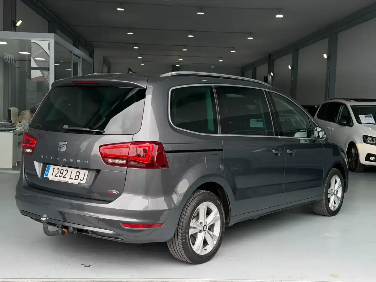 Usado Seat Alhambra XCELLENCE 150 CV (110 kW) 2019 Gris / plata Monovolumen