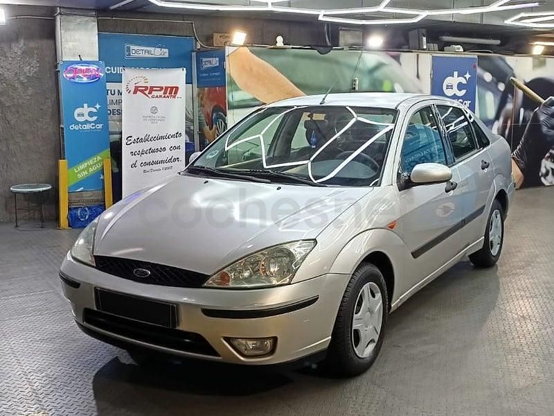 Usado Ford Focus Ambiente 100 CV (73 kW) 2005 Gris / plata Berlina