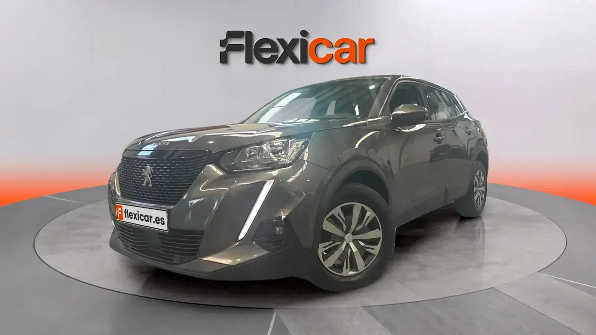 Usado Peugeot 2008 Active 110 CV (80 kW) 2021 Gris SUV
