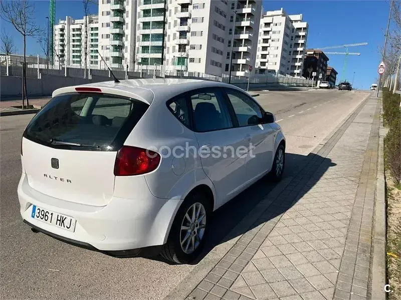 Usado Seat Altea Style 105 CV (77 kW) 2012 Blanco Monovolumen