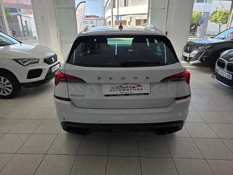 Usado Skoda Kamiq 110 CV (80 kW) 2022 Blanco SUV