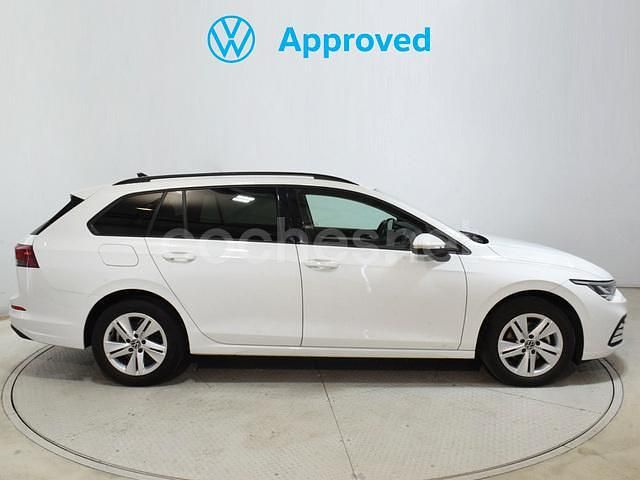 Usado VW Golf VIII Life 110 CV (80 kW) 2022 Blanco Familiar