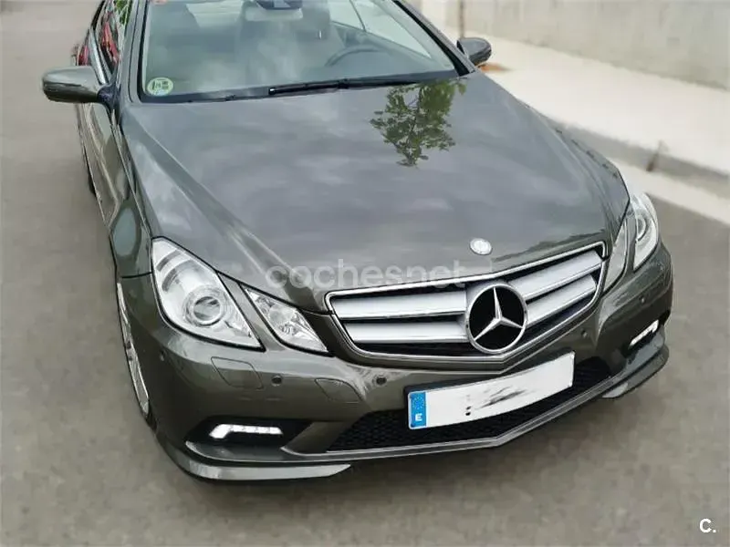 Usado Mercedes E250 204 CV (150 kW) 2009 Gris / plata Coupe