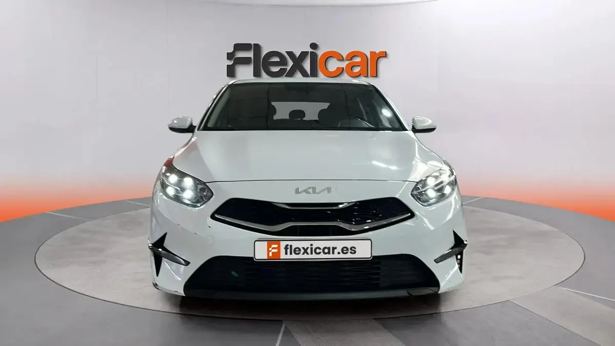 Usado Kia Ceed 136 CV (100 kW) 2023 Blanco Utilitario