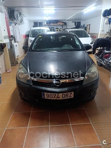 Usado Opel Astra GTC Enjoy 120 CV (88 kW) 2005 Negro Berlina