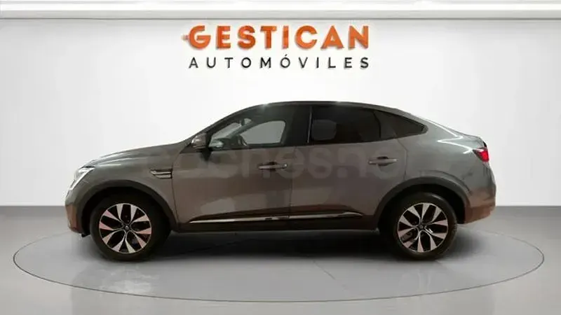 Usado Renault Arkana Zen 140 CV (102 kW) 2021 Gris / plata SUV