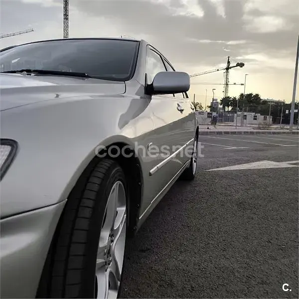 Usado Lexus IS200 Luxury Line 155 CV (114 kW) 2002 Gris / plata Berlina