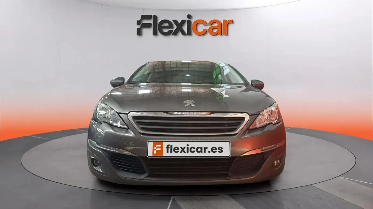 Usado Peugeot 308 Allure 130 CV (95 kW) 2016 Granate Berlina