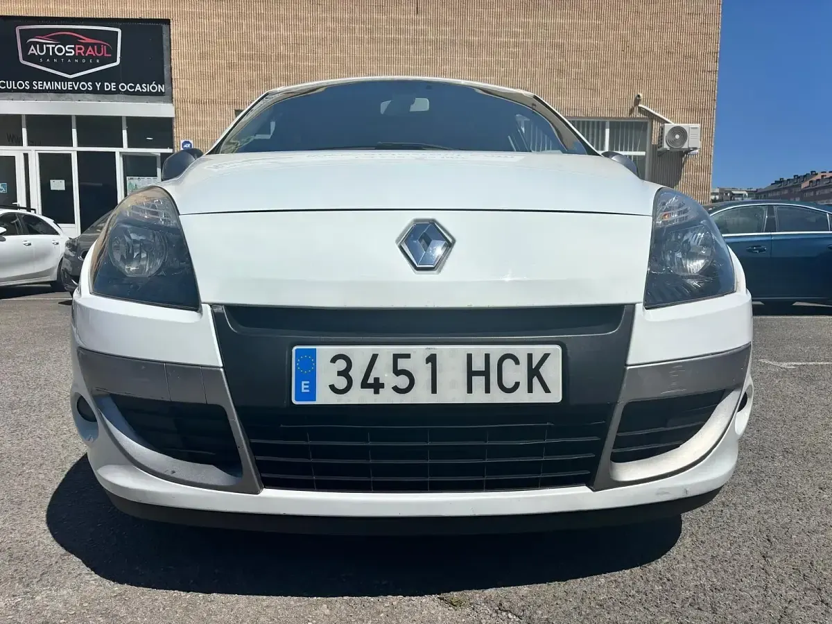 Usado Renault Scénic III 95 CV (69 kW) 2012 Monovolumen