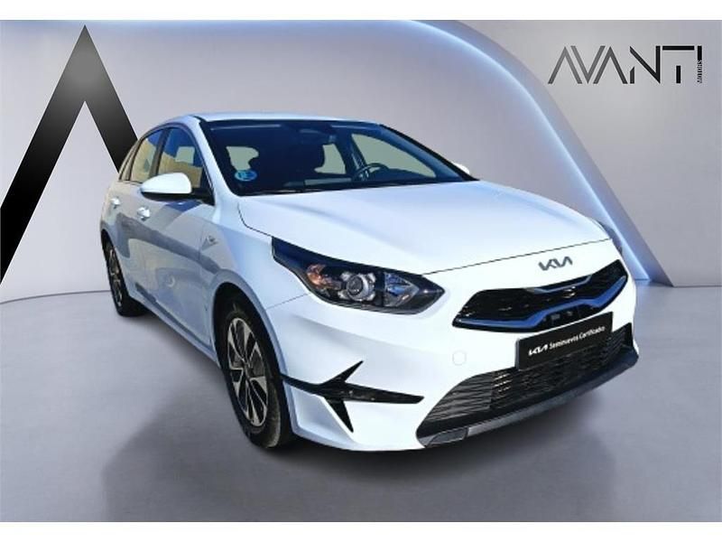 Usado Kia Ceed 101 CV (74 kW) 2025 Blanco Utilitario