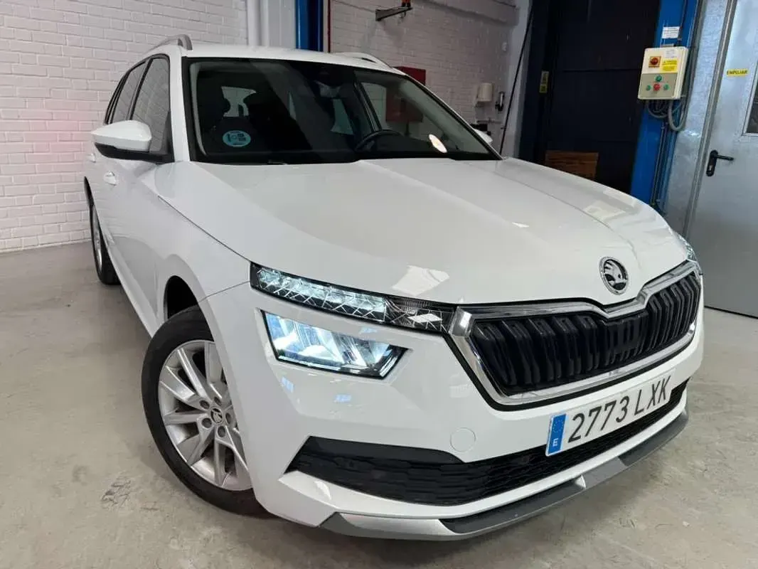 Usado Skoda Kamiq 110 CV (80 kW) 2022 Blanco SUV