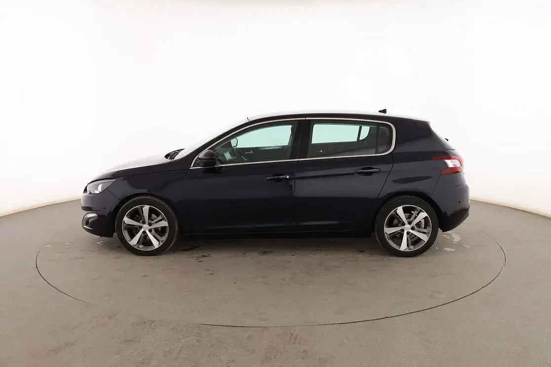 Usado Peugeot 308 Allure 130 CV (95 kW) 2015 Negro Berlina