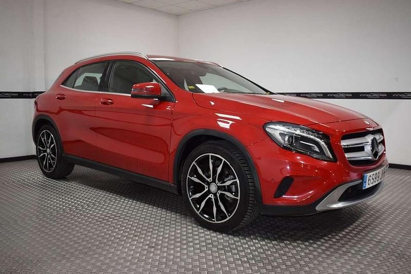 Usado Mercedes GLA200 Urban 136 CV (100 kW) 2015 Rojo SUV