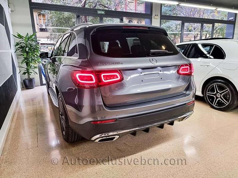 Usado Mercedes GLC300e 320 CV (235 kW) 2021 Gris SUV