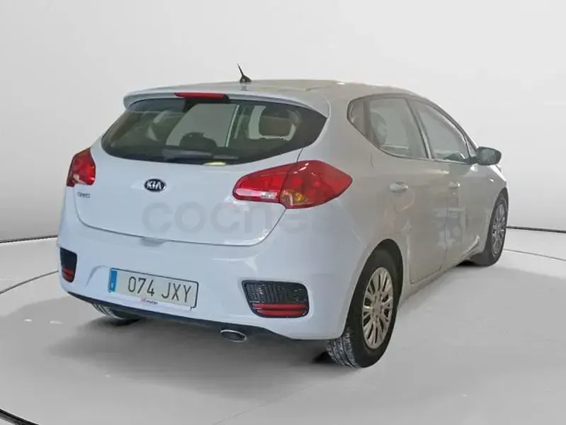 Usado Kia Ceed GT Plus 90 CV (66 kW) 2017 Blanco Berlina