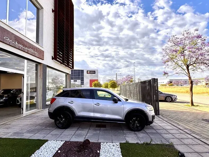 Usado Audi Q2 Sport 116 CV (85 kW) 2018 Gris / plata SUV