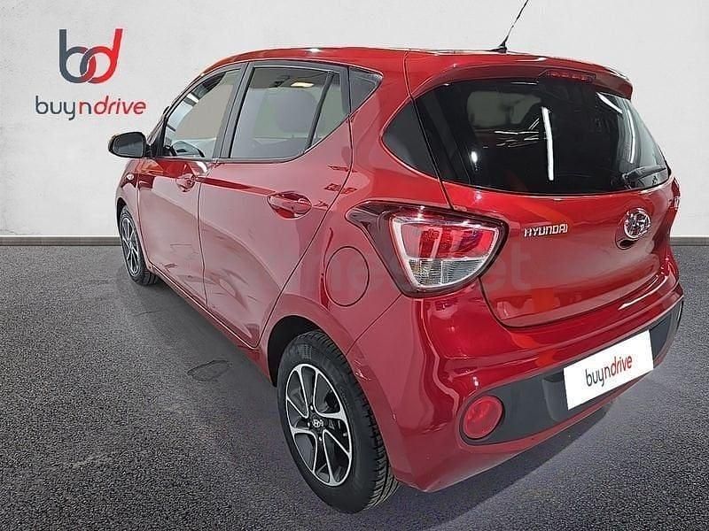 Usado Hyundai i10 Edition 87 CV (63 kW) 2019 Rojo Utilitario