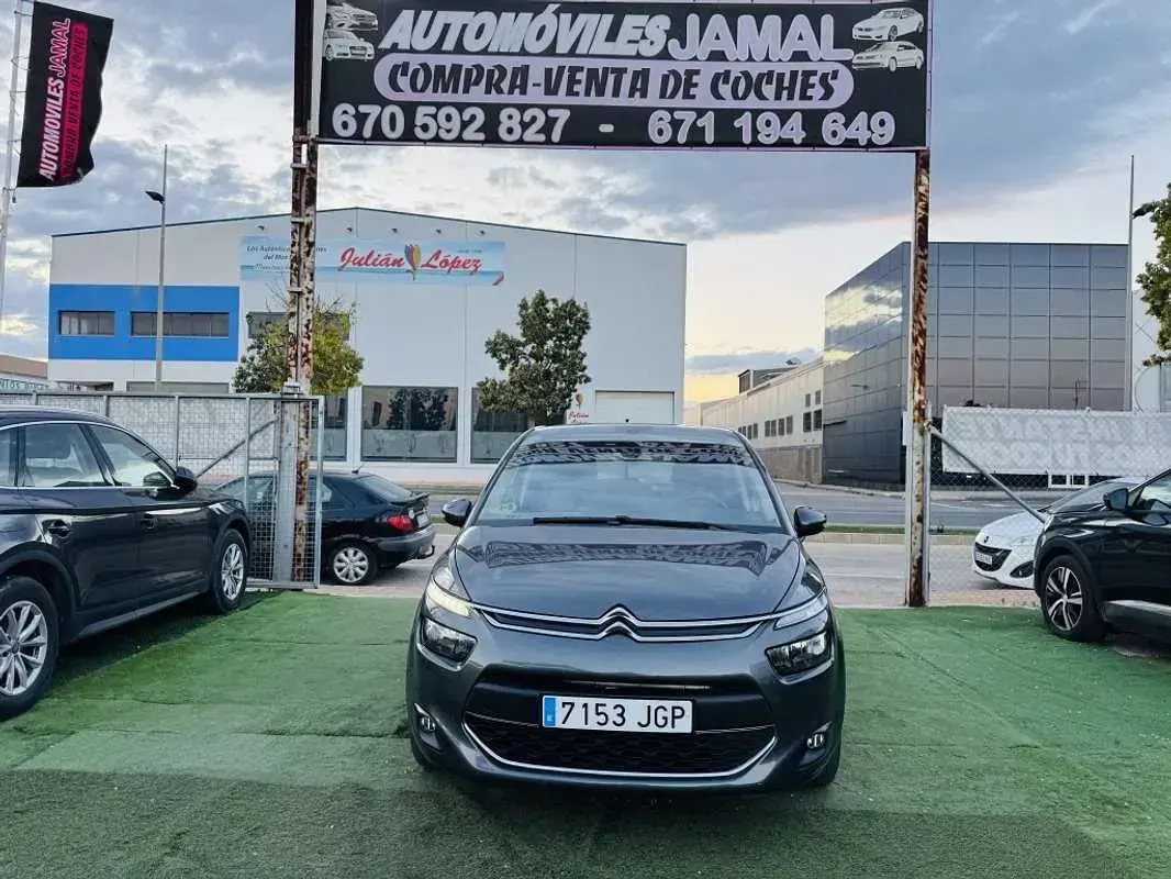 Begagnad Citroën C4 Shine 114 HK (83 kW) 2015 Halvkombi