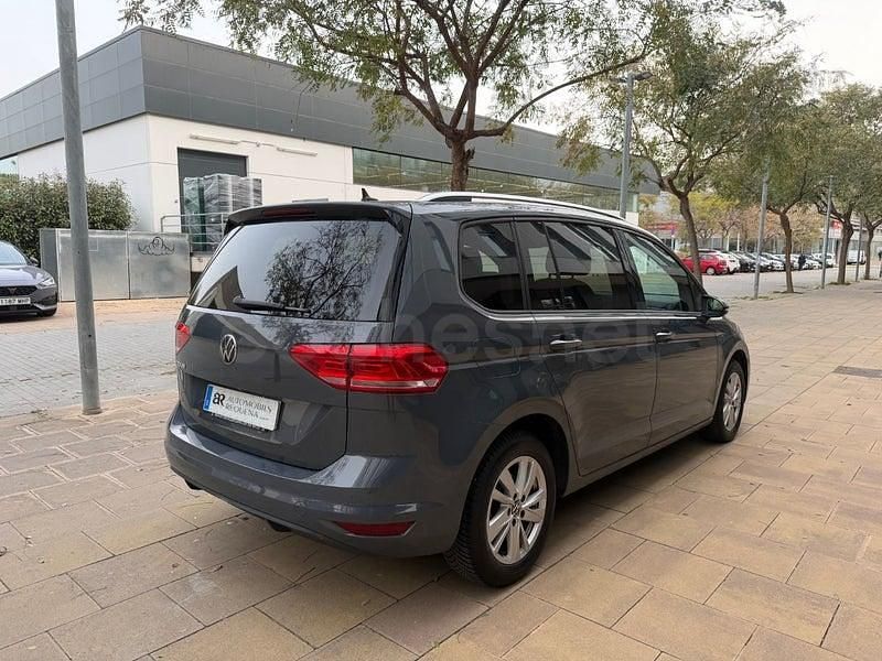 Usado VW Touran Advance 150 CV (110 kW) 2021 Gris / plata Monovolumen
