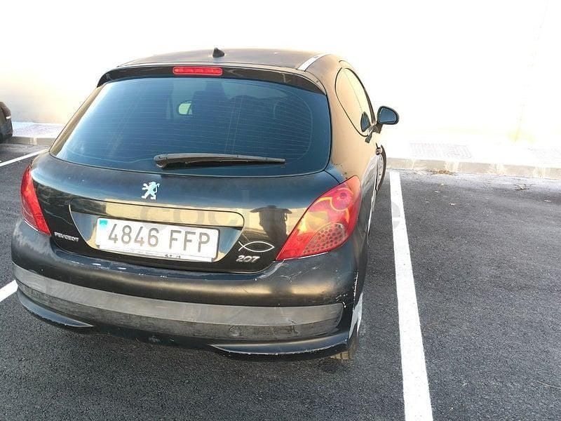 Usado Peugeot 207 90 CV (66 kW) 2007 Negro Berlina