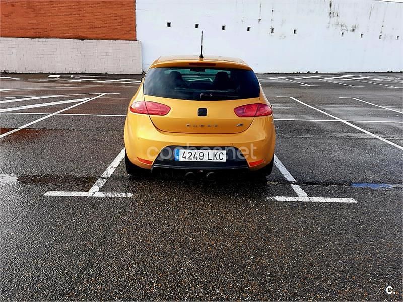 Usado Seat Leon CUPRA 265 CV (194 kW) 2012 Amarillo Berlina