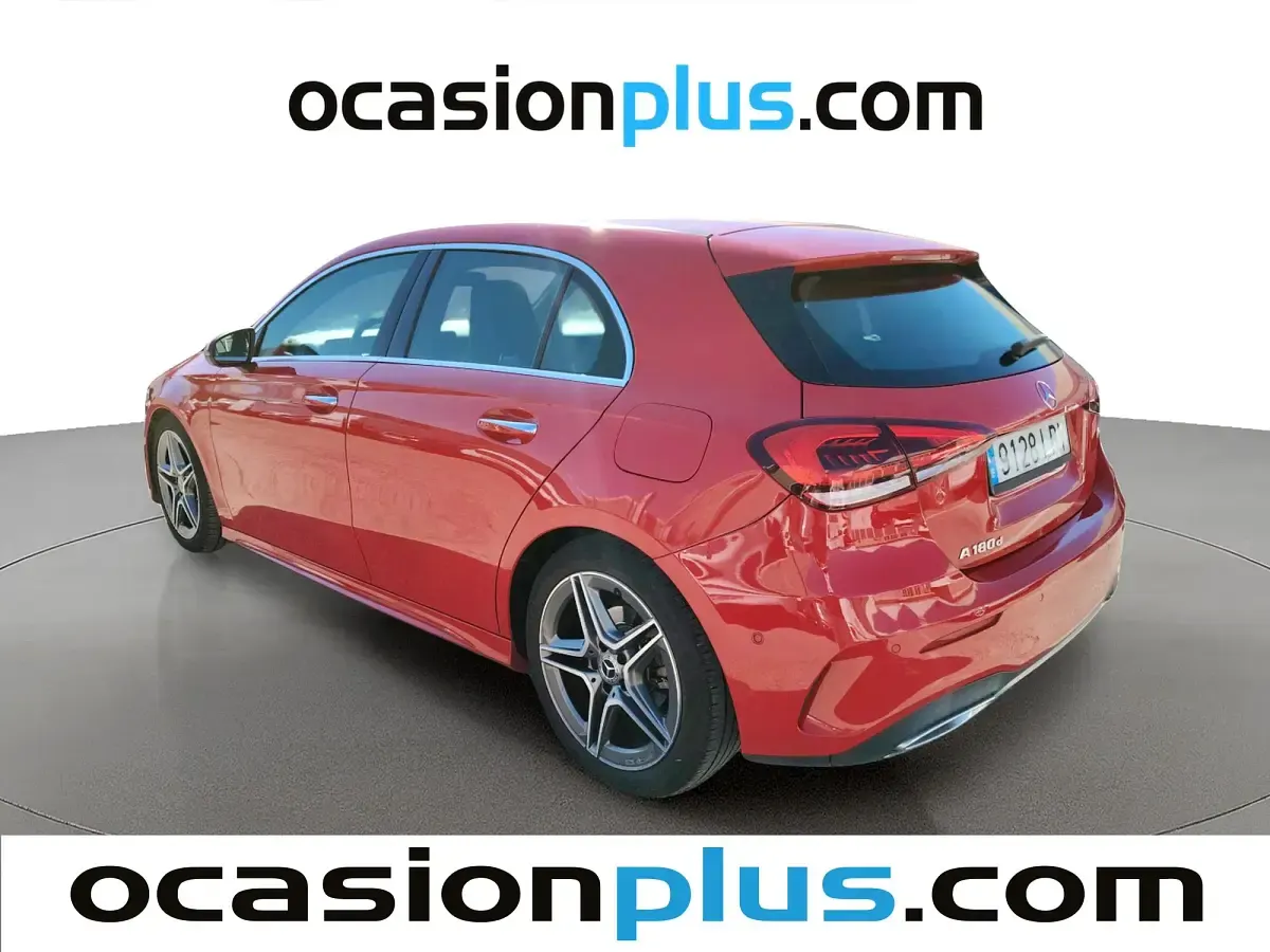 Usado Mercedes A180 AMG 116 CV (85 kW) 2019 Rojo Utilitario
