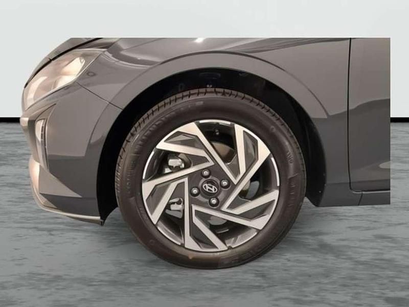Usado Hyundai i20 79 CV (58 kW) 2024 Gris Utilitario