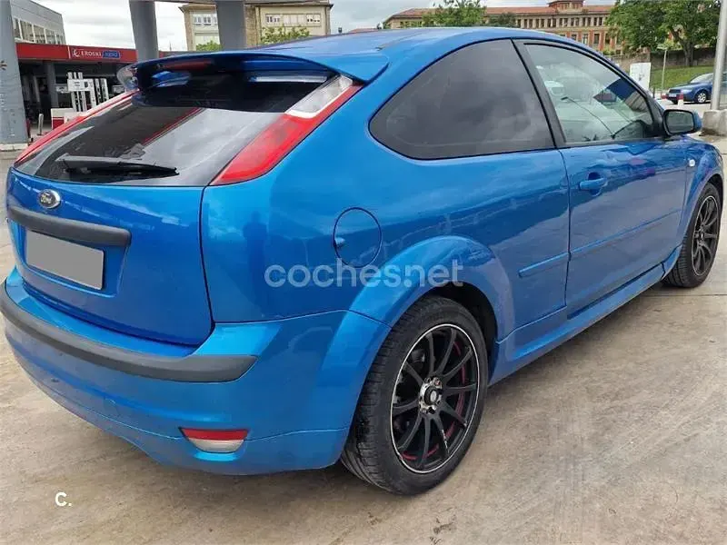 Usado Ford Focus Trend 115 CV (84 kW) 2006 Azul Berlina
