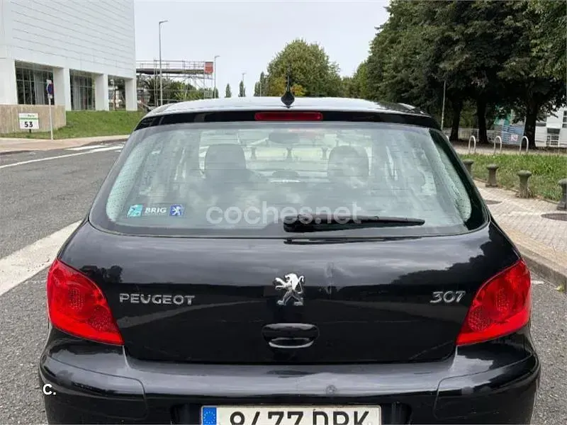 Usado Peugeot 307 110 CV (80 kW) 2005 Negro Berlina