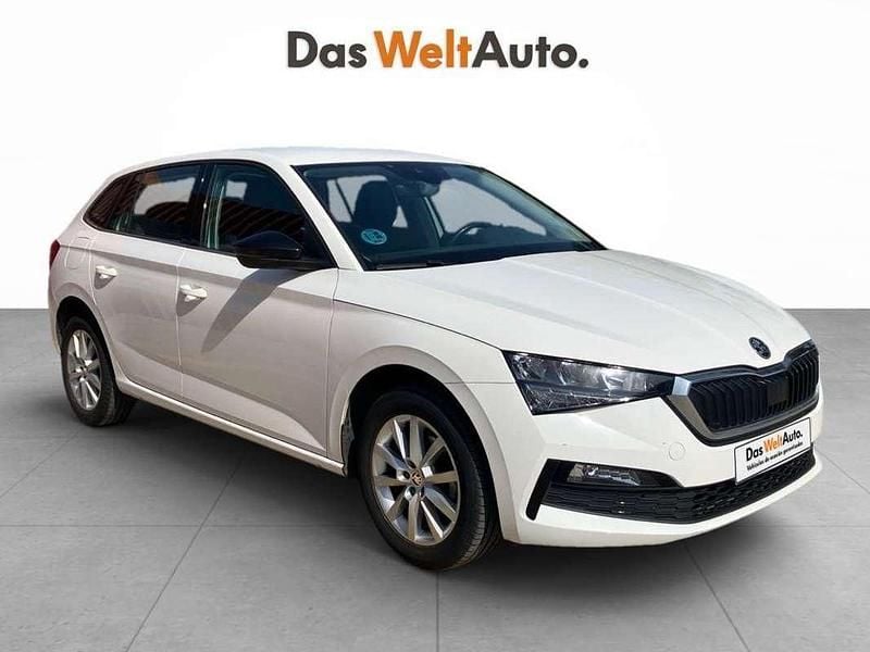 Blanco Usado 2021 Skoda Scala Ambition Utilitario | 14.000 € (Precio justo) - Imagen 1/4