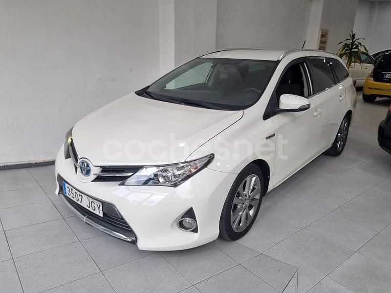 Blanco Usado 2015 Toyota Auris Hybrid Active Familiar | 7500 € - Imagen 1/4