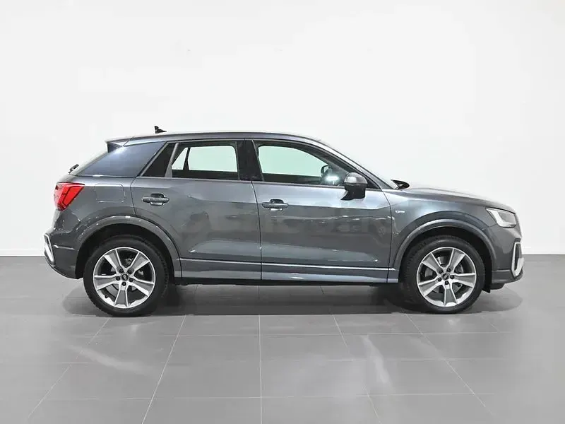 Usado Audi Q2 S-Line 150 CV (110 kW) 2022 Gris / plata SUV